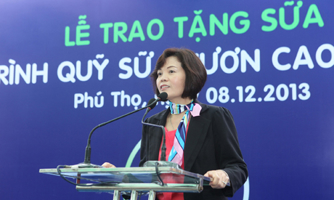 Quỹ sữa "Vươn cao việt Nam" đến với trẻ em Phú Thọ