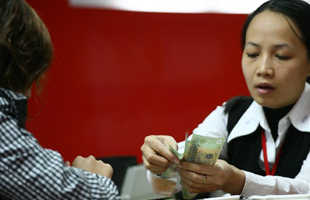 Hỗ trợ lãi suất và chuyện “xin-cho”