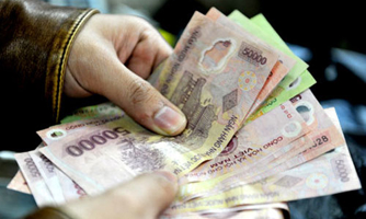 Tăng lương tối thiểu, người lao động sẽ chịu thiệt?