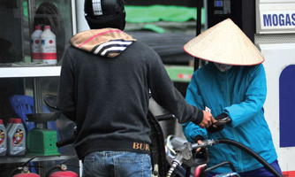 Sửa thuế xăng dầu: Người dùng vẫn chưa hết thiệt