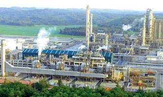 Petro Vietnam: Lọc dầu Dung Quất có thể tạm đóng cửa