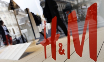 Làm “hàng xóm” của Zara, H&M mở cửa hàng đầu tiên tại Việt Nam 