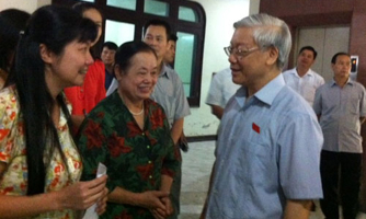 Cử tri hoan nghênh Bộ Chính trị nghiêm túc tự phê bình