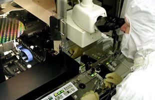 Các hãng sản xuất chip bên miệng vực