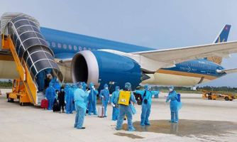 Dừng bay quốc tế với hãng hàng không vi phạm quy định về cách ly y tế 