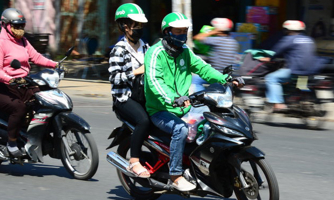 "Thách thức khi sinh viên tốt nghiệp đại học lái xe cho Grab"