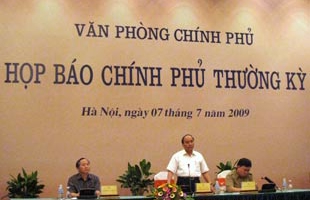 “Không có chuyện cắt giảm gói kích cầu”