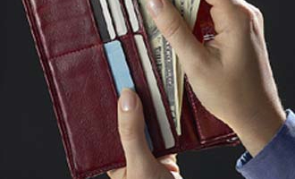 Mức lương 2.000 USD và cái nhìn của người ngoài cuộc