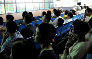Dư nợ cho vay đầu tư chứng khoán, bất động sản tăng mạnh