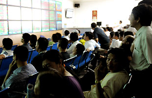 Vốn hỗ trợ lãi suất có chảy vào chứng khoán, bất động sản?