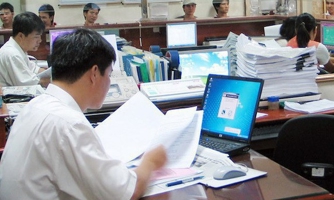 Bộ Nội vụ hứa khắc phục tình trạng “công chức suốt đời” khi sửa luật