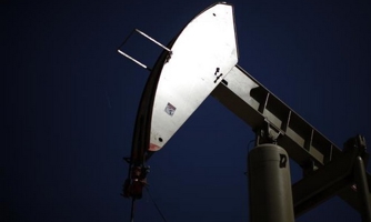 Giá dầu tăng vọt sau thỏa thuận giảm sản lượng của OPEC