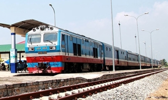 Doanh thu giảm, đường sắt “đổ lỗi” cho hàng không giá rẻ
