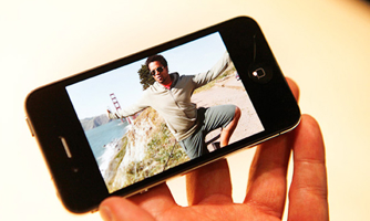 iPhone 4 chưa lên kệ đã "cháy" hàng