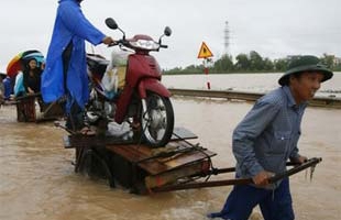 Từ trận ngập lụt tại Hà Nội: Cứu trợ đô thị như thế nào?