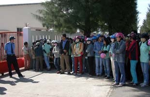 Đình công và bài toán giữ người