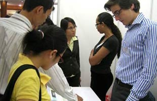 Sẽ trục xuất lao động nước ngoài không đủ điều kiện làm việc tại Việt Nam