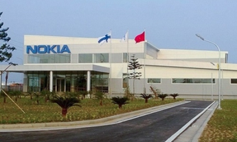 Microsoft bán nhà máy sản xuất điện thoại cho Foxconn