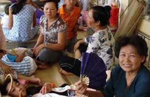 Có cấm công chức ngành y chữa bệnh tư?