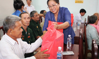 Hà Nội dành hơn 371 tỷ đồng tặng quà đối tượng chính sách dịp Tết Tân Sửu