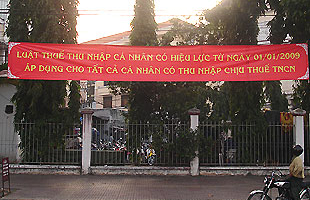 Xem xét giãn thuế thu nhập cho nhà đầu tư chứng khoán