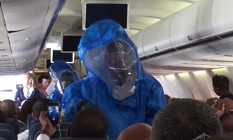 Bị đuổi khỏi máy bay vì nói đùa nhiễm Ebola