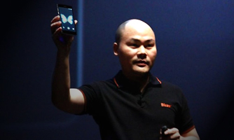 Góc nhìn: Bphone, chiến lược số hai để trở thành số một