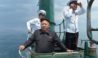 Triều Tiên công bố ảnh Kim Jong Un “cưỡi” tàu ngầm