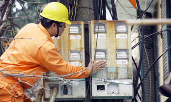 Lạm phát thấp nhất 10 năm, và EVN tính... tăng giá điện