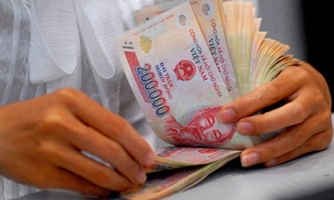 “Việt Nam cần giảm chi lương cho cán bộ khu vực công”