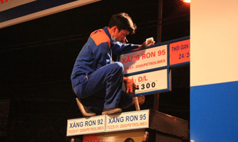 Doanh nghiệp kêu trời vì “cú sốc xăng dầu”
