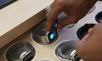 Apple áp chiến thuật của Hermès để bán Apple Watch