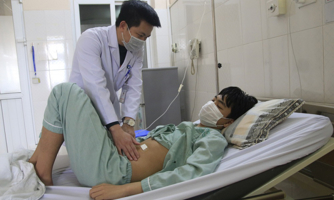 Cảnh báo thủng tạng rỗng do viêm loét dạ dày ở người trẻ tuổi