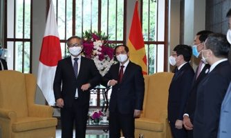 Đại biểu giao lưu trước thềm Diễn đàn Nhịp cầu Phát triển 2021