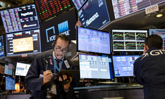 Cổ phiếu công nghệ bị bán tháo, Nasdaq lao dốc