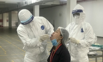 Tiêm vaccine phòng Covid-19 cho công nhân tại các khu công nghiệp Bắc Ninh và Bắc Giang