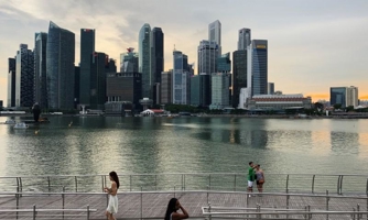 Lo Covid bùng phát, Singapore áp hạn chế gần như phong toả