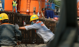 Hạ nhiệt giá thép, cổ phiếu xây dựng rục rịch tăng, nhóm thép “bay màu”