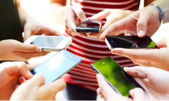 Người Việt đang "nướng" hơn 5 tiếng cho smartphone mỗi ngày