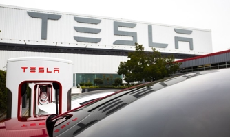 Giới bán khống cổ phiếu Tesla đang lãi hàng tỷ USD