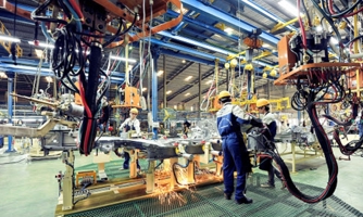 Covid-19 bùng phát, PMI tháng 5 giảm xuống 53,1 điểm