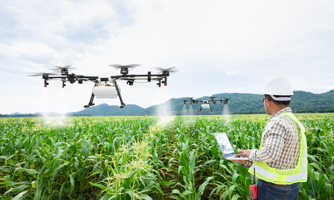 Sử dụng drone trong sản xuất nông nghiệp: Người nông dân mới chỉ thấy cái lợi trước mắt