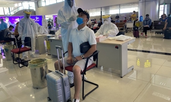 Hà Nội: Xét nghiệm nhanh SARS-CoV- 2 cho hành khách từ TP.HCM đến sân bay Nội Bài