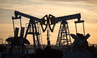 Giá dầu tăng vọt lên đỉnh mới trước thềm cuộc họp then chốt của OPEC+