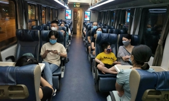 Hành khách ở khu cách ly có thể trả vé tàu qua tin nhắn