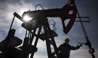 Cuộc họp OPEC+ bị huỷ do liên minh khủng hoảng, giá dầu lên đỉnh mới