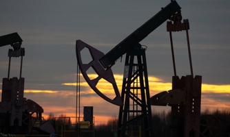 Giá dầu sụt mạnh sau khi có tin Saudi Arabia và UAE nhượng bộ về sản lượng