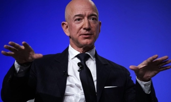 Một tuần trước khi bay vào vũ trụ, Jeff Bezos chi 200 triệu USD làm từ thiện