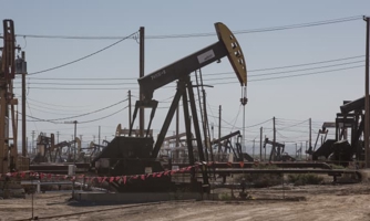 Giá dầu “bốc hơi” 7% vì OPEC+ tăng sản lượng, biến chủng Delta lan rộng