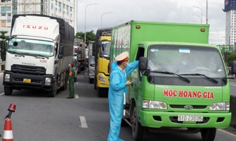 Xe vận tải "luồng xanh" phải khai báo y tế hệ thống phần mềm quản lý công dân vùng dịch